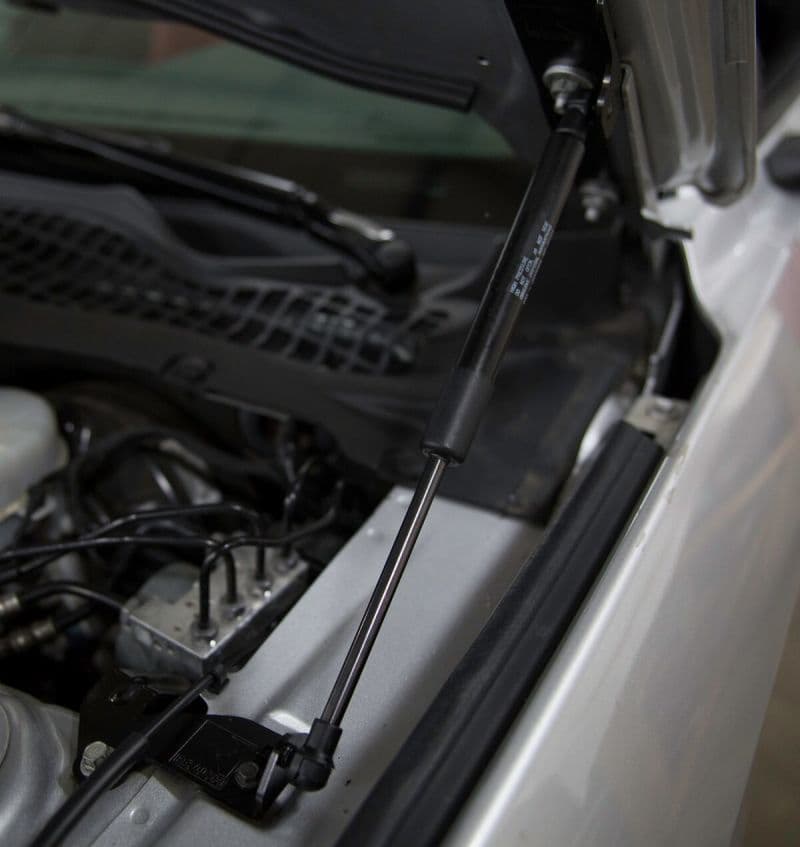 RSH Hood Strut Kits - Photo - Unmounted
